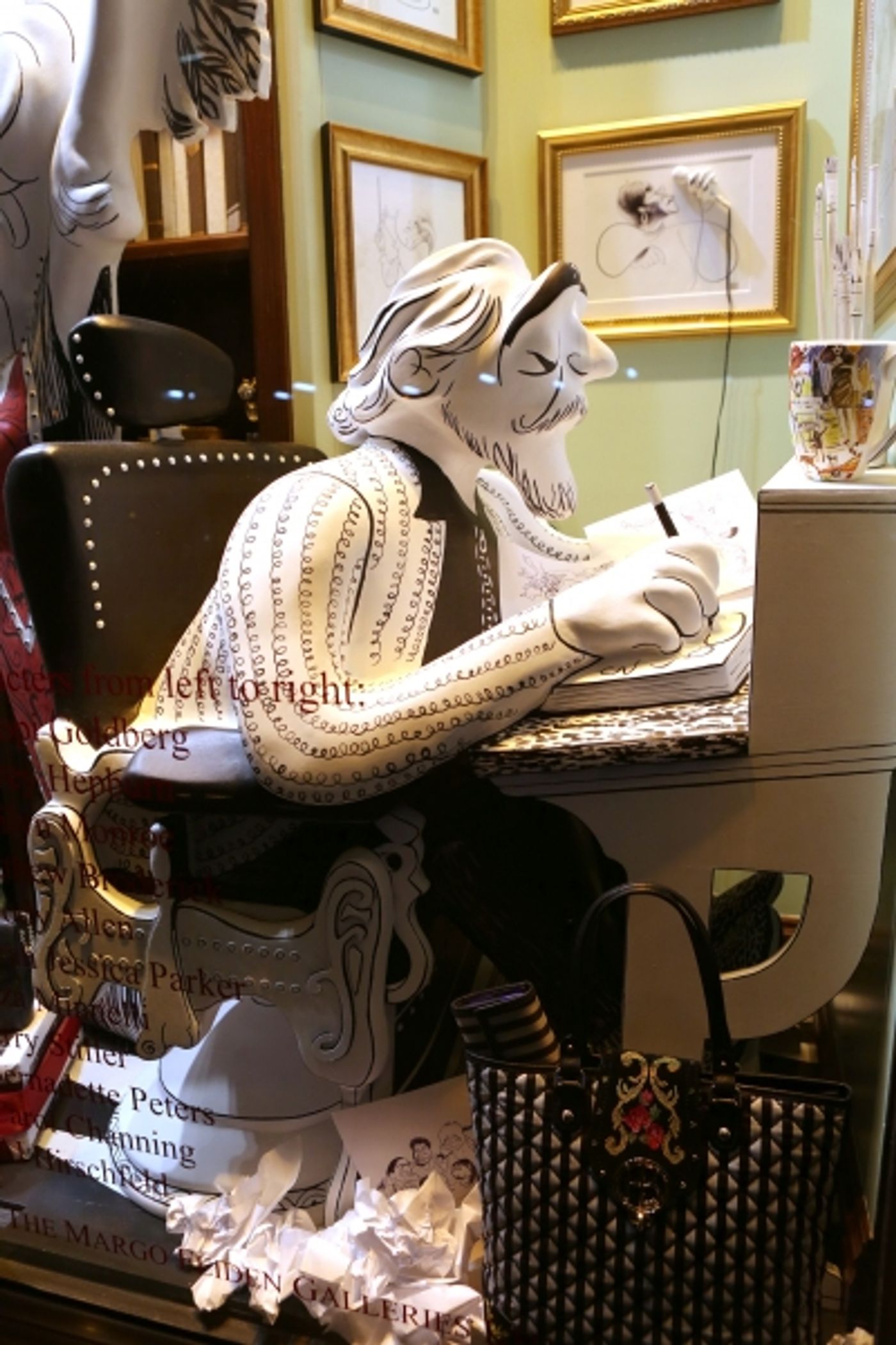 Photo Coverage: Henri Bendel Unveils HIRSCHFELD SPECTACULAR Window Exhibit  Image
