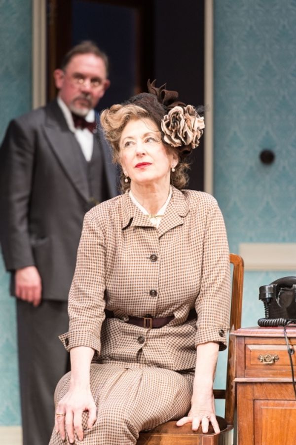 Maureen Lipman as Veta Louise Simmons Photo