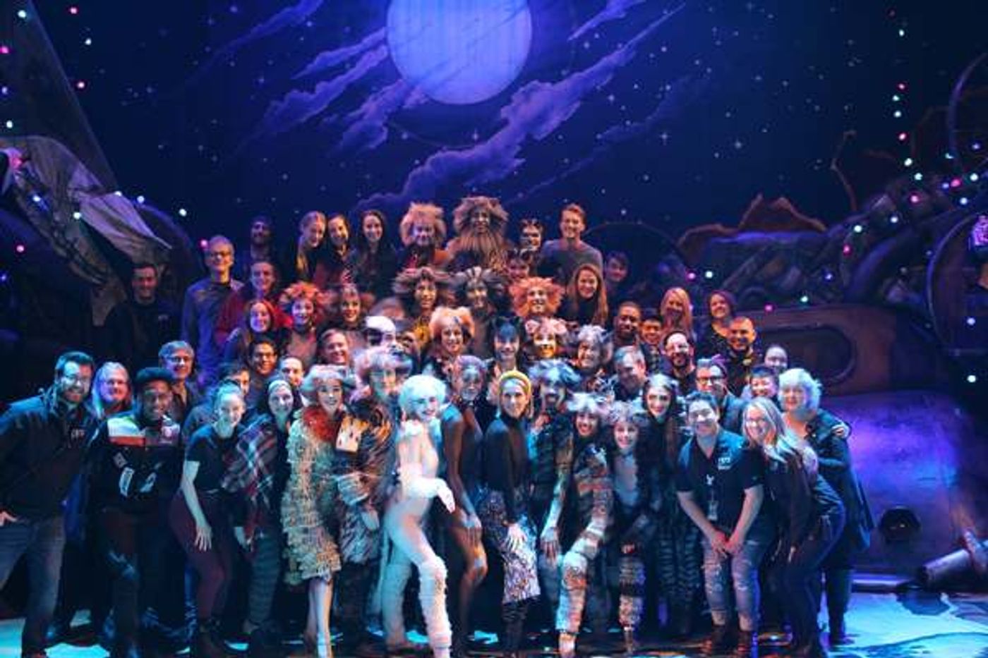 Photo/Video: Celine Dion Visits CATS Tour  Image