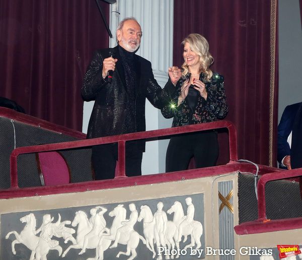 Neil Diamond sings 
