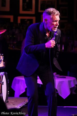 Clint Holmes Photo