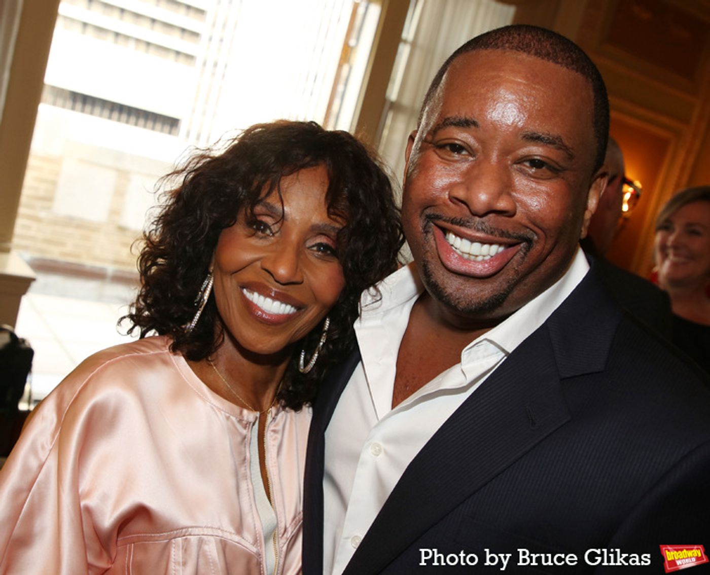 Photos: OTHELLO Star Denzel Washington Celebrates Sardi's Portrait Reveal  Image
